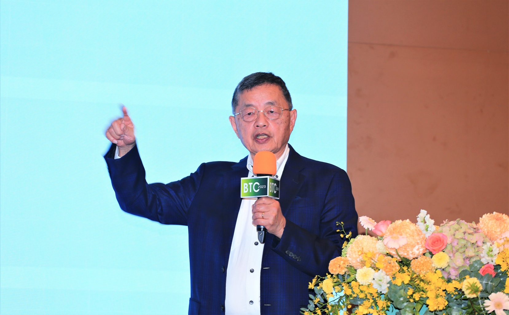 育世博 新藥能量大躍進